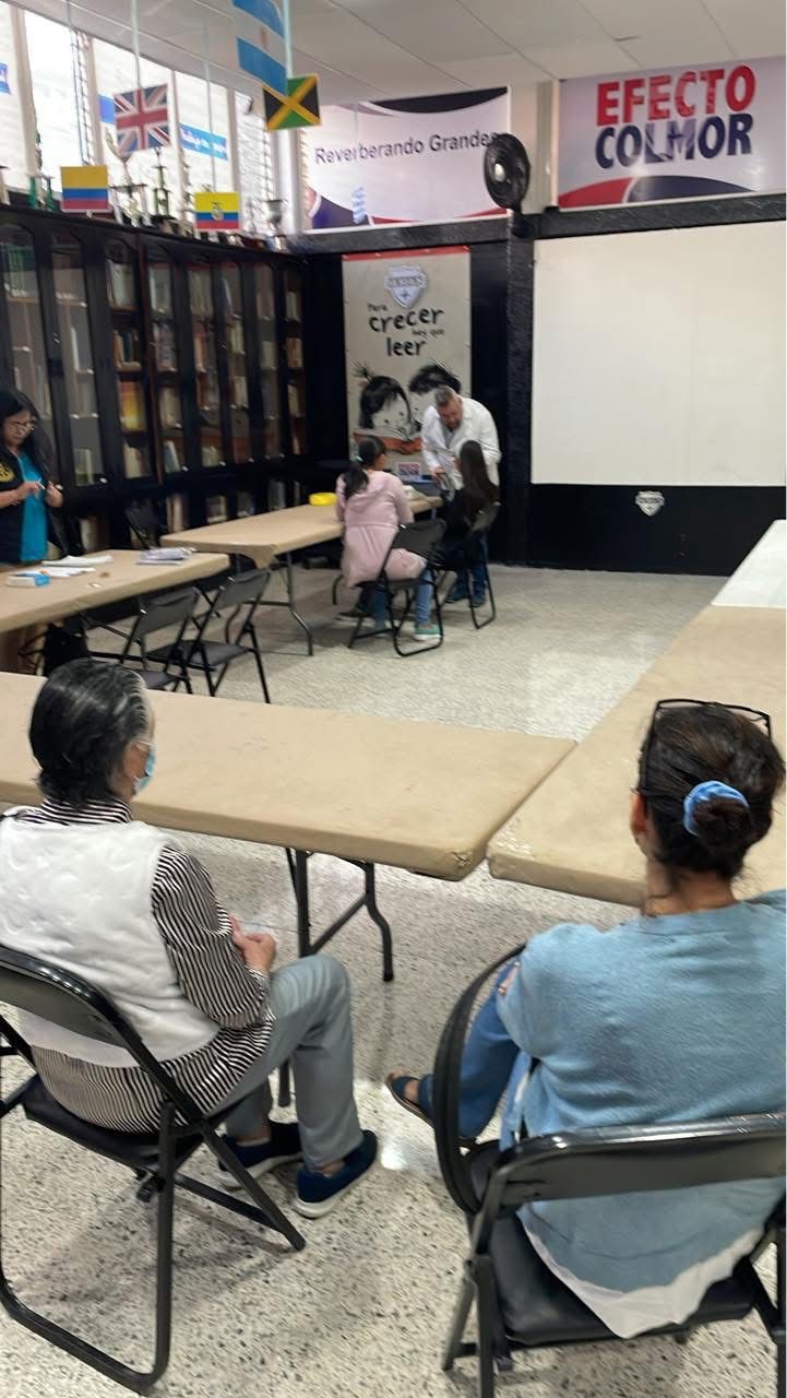 Personas esperando atención